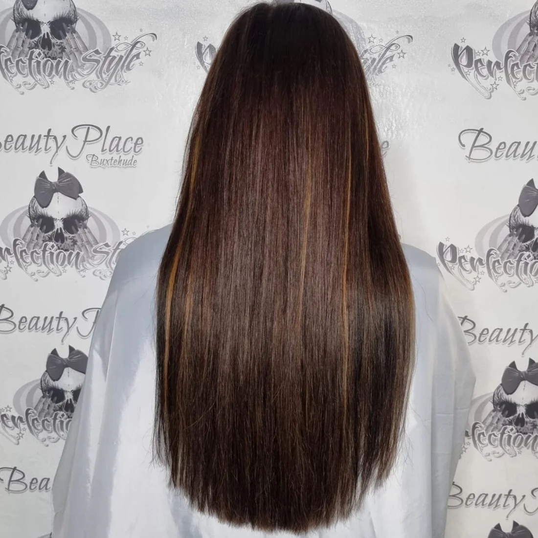 Dasselbe Haar nach der Echthaarverlängerung mit Hairfusion, deutlich länger und voller